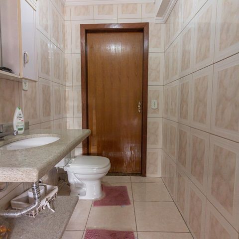 Casa à venda com 300m², 3 quartos e 2 vagasBanheiro
