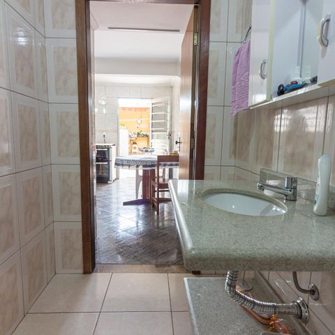 Casa à venda com 300m², 3 quartos e 2 vagasBanheiro