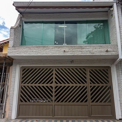 Casa à venda com 300m², 3 quartos e 2 vagasFachada