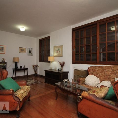 Casa para alugar com 170m², 4 quartos e 2 vagasSala