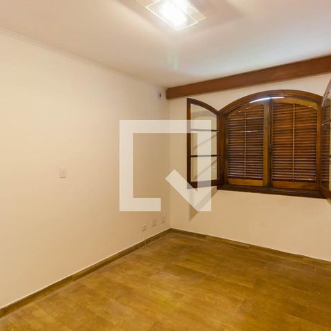 Casa à venda com 300m², 4 quartos e 2 vagasSuíte