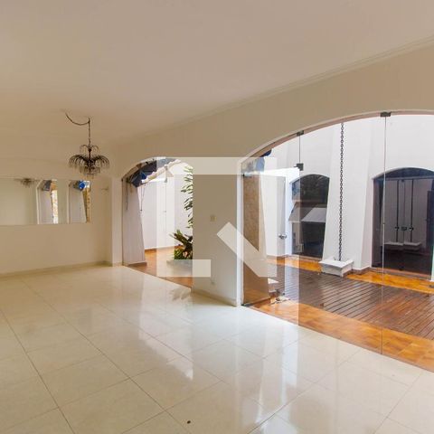 Casa à venda com 300m², 4 quartos e 2 vagasSala