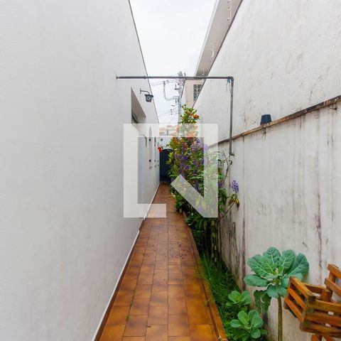 Casa à venda com 300m², 4 quartos e 2 vagasCorredor Lateral