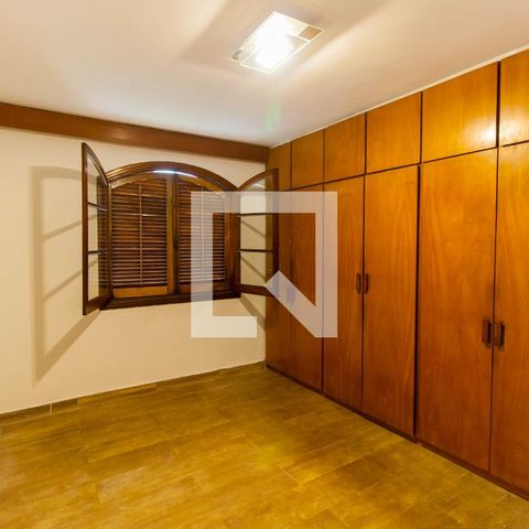 Casa à venda com 300m², 4 quartos e 2 vagasSuíte