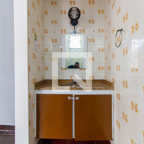 Casa à venda com 300m², 4 quartos e 2 vagasBanheiro 3