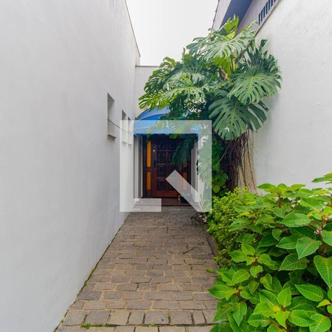 Casa à venda com 300m², 4 quartos e 2 vagasCorredor