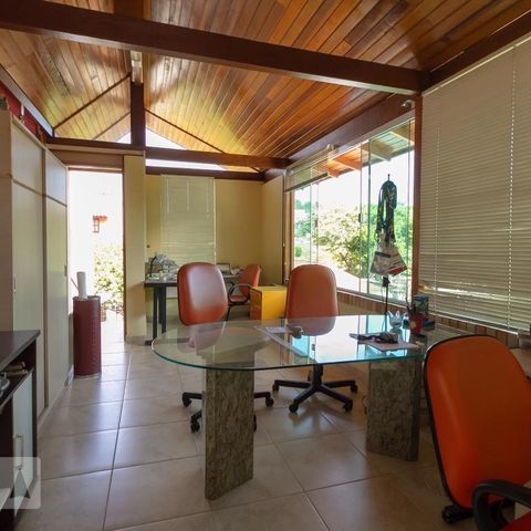 Casa à venda com 350m², 4 quartos e 3 vagasescritório