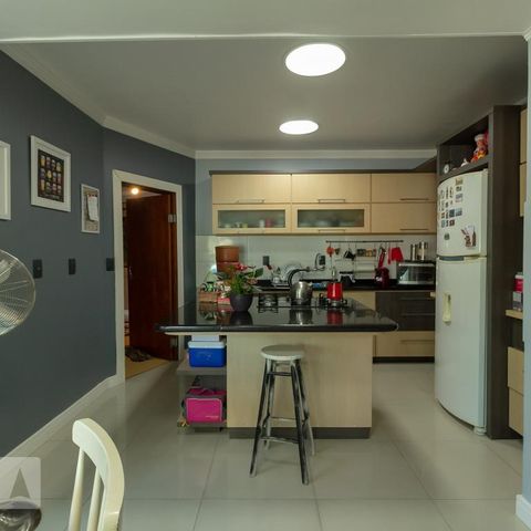 Casa à venda com 350m², 4 quartos e 3 vagascozinha
