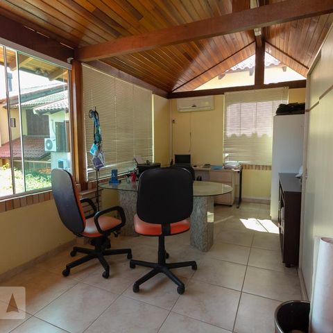 Casa à venda com 350m², 4 quartos e 3 vagasEscritório