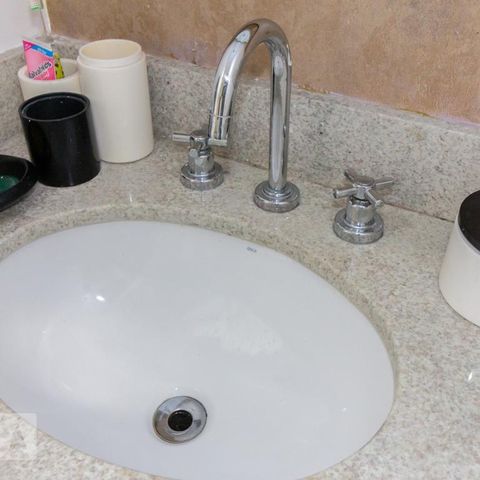 Apartamento à venda com 44m², 1 quarto e 1 vagaBanheiro Pia