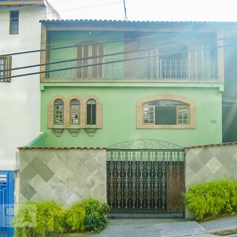 Casa à venda com 220m², 3 quartos e 4 vagasFachada 