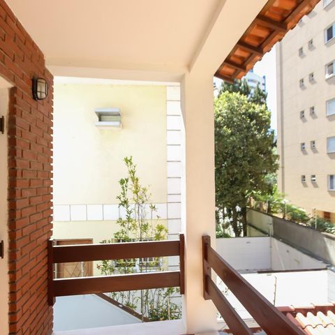 Casa à venda com 300m², 5 quartos e 3 vagasVaranda do quarto 2