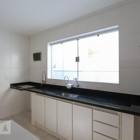 Casa à venda com 300m², 5 quartos e 3 vagasCozinha