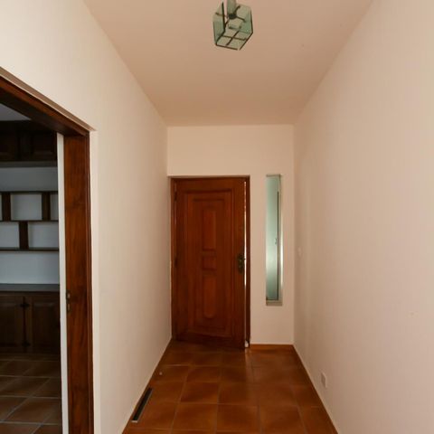 Casa à venda com 300m², 5 quartos e 3 vagasCorredor de entrada