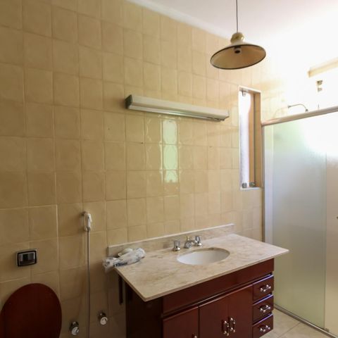 Casa à venda com 300m², 5 quartos e 3 vagasBanheiro da suíte