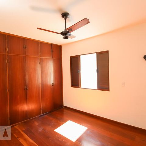 Casa à venda com 300m², 5 quartos e 3 vagasQuarto 3