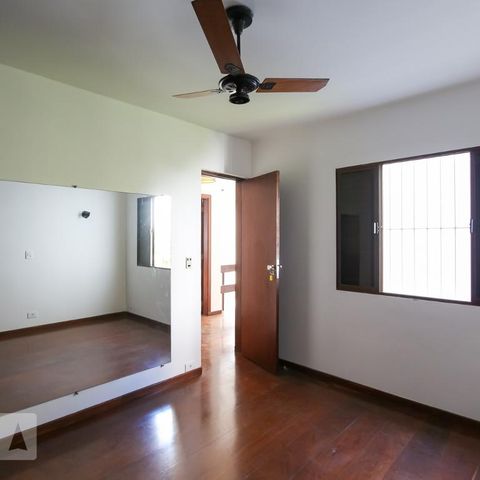 Casa à venda com 300m², 5 quartos e 3 vagasQuarto 4