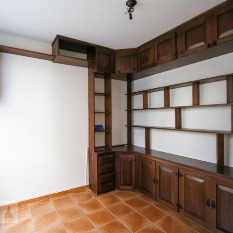 Casa à venda com 300m², 5 quartos e 3 vagasq
