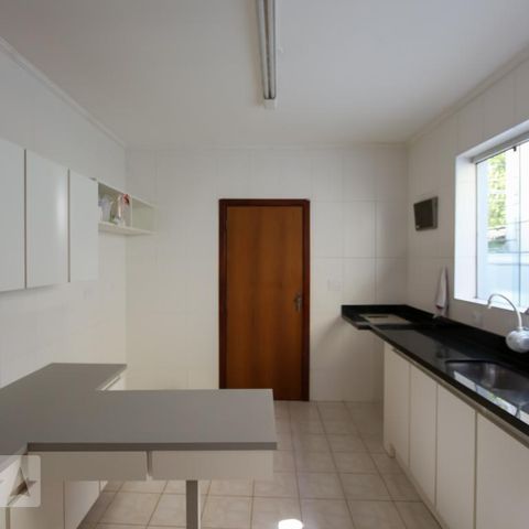 Casa à venda com 300m², 5 quartos e 3 vagasCozinha