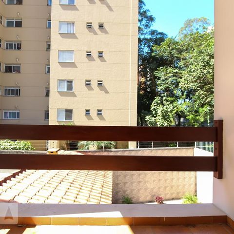 Casa à venda com 300m², 5 quartos e 3 vagasVaranda do quarto 2
