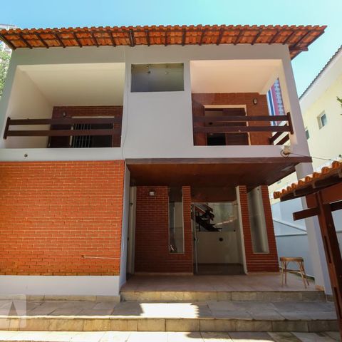 Casa à venda com 300m², 5 quartos e 3 vagasFachada