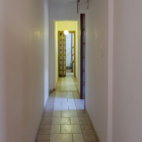 Casa à venda com 230m², 3 quartos e 2 vagasCorredor
