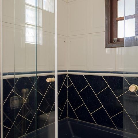 Casa à venda com 230m², 3 quartos e 2 vagasBanheiro do Quarto 1