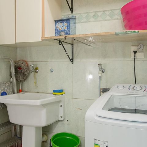 Casa à venda com 230m², 3 quartos e 2 vagasLavanderia