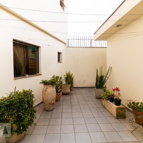 Casa à venda com 330m², 4 quartos e sem vagaQuintal