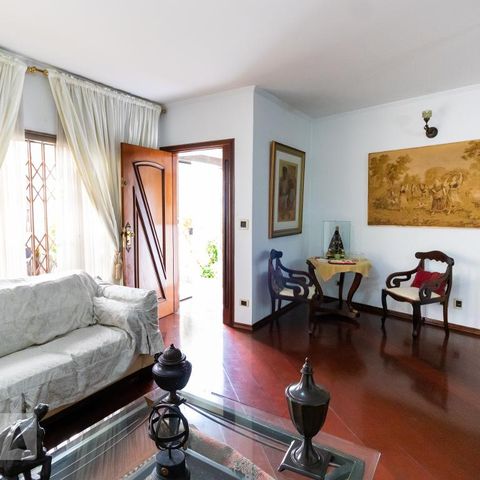 Casa à venda com 330m², 4 quartos e sem vagaSala