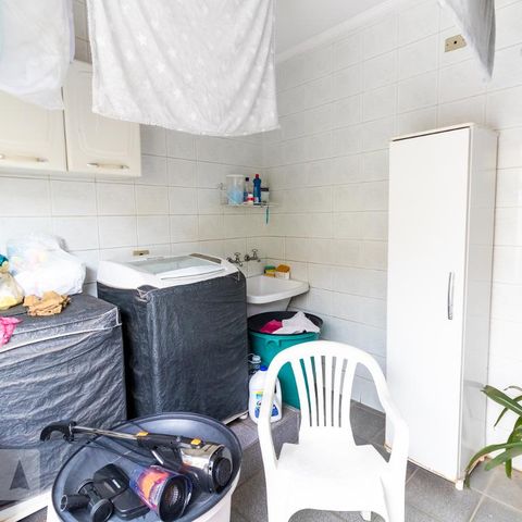 Casa à venda com 330m², 4 quartos e sem vagaÁrea de Serviço