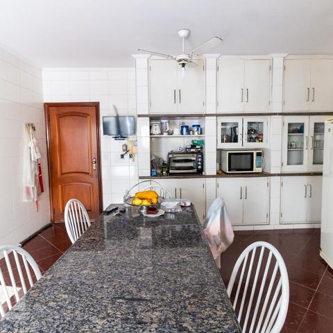 Casa à venda com 330m², 4 quartos e sem vagaCozinha