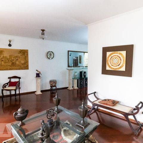 Casa à venda com 330m², 4 quartos e sem vagaSala