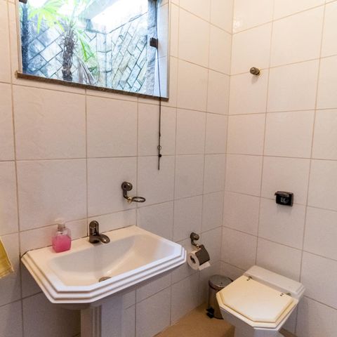 Casa à venda com 330m², 4 quartos e sem vagaLavabo