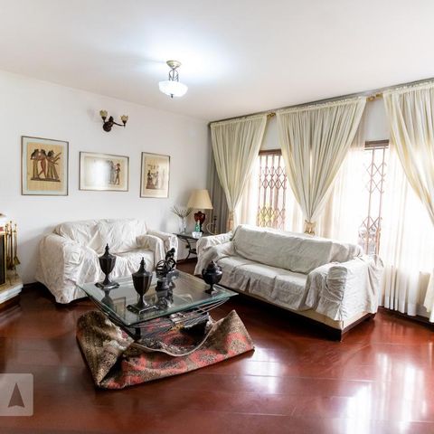 Casa à venda com 330m², 4 quartos e sem vagaSala