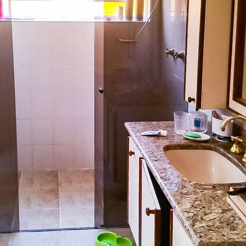 Casa à venda com 600m², 5 quartos e 8 vagas Casa à venda com 600m², 5 quartos e 8 vagasBanheiro