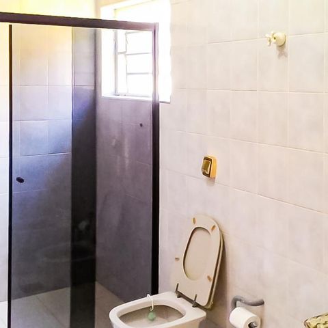 Casa à venda com 600m², 5 quartos e 8 vagas Casa à venda com 600m², 5 quartos e 8 vagasBanheiro