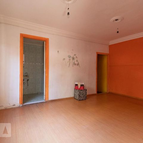 Casa à venda com 77m², 2 quartos e 1 vagaSala