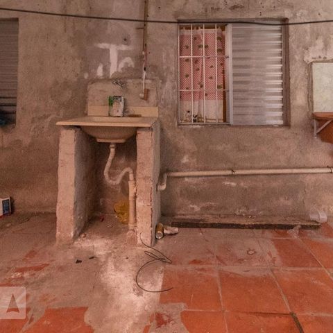 Casa à venda com 77m², 2 quartos e 1 vagaÁrea de Serviço