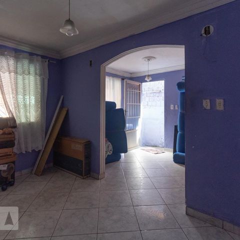 Casa à venda com 77m², 2 quartos e 1 vagaSala