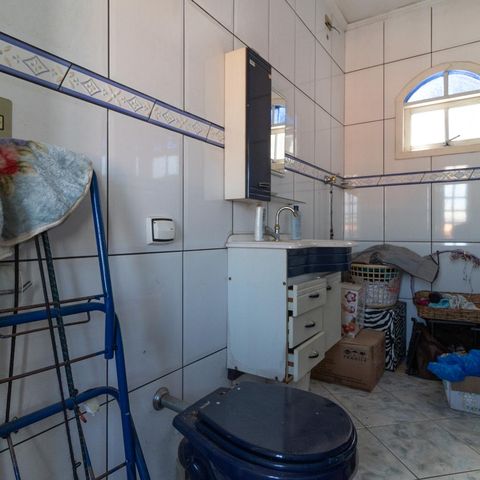 Casa à venda com 77m², 2 quartos e 1 vagaBanheiro