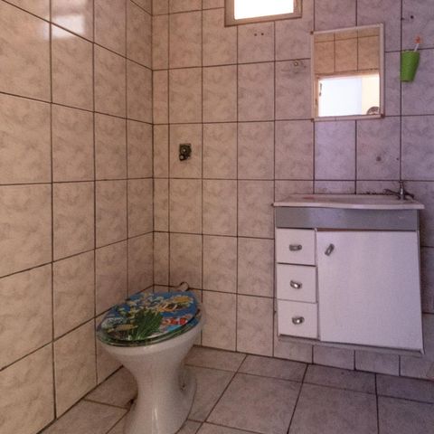 Casa à venda com 77m², 2 quartos e 1 vagaBanheiro
