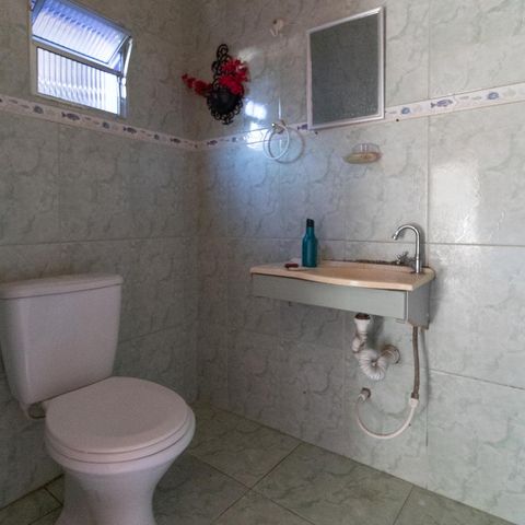 Casa à venda com 77m², 2 quartos e 1 vagaBanheiro