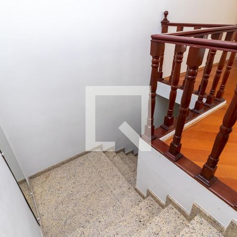 Casa à venda com 400m², 3 quartos e 2 vagasEscada