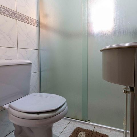 Casa à venda com 125m², 8 quartos e 2 vagasBanheiro Corredor - Parte Superior 