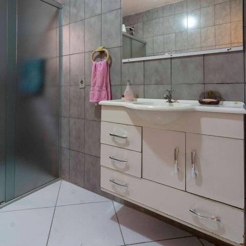 Casa à venda com 125m², 8 quartos e 2 vagasBanheiro Corredor de Entrada