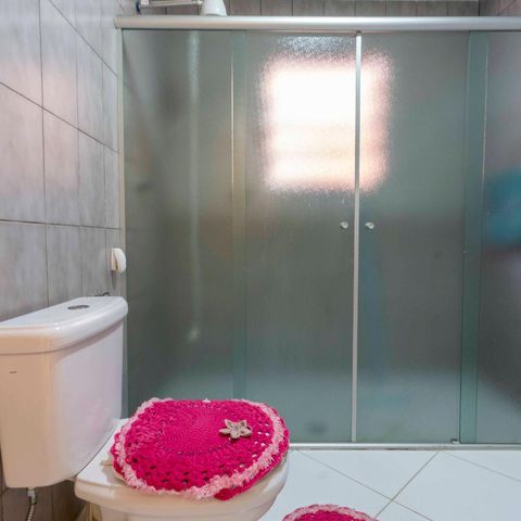 Casa à venda com 125m², 8 quartos e 2 vagasBanheiro Corredor de Entrada