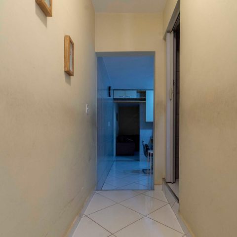 Casa à venda com 125m², 8 quartos e 2 vagasCorredor de Entrada