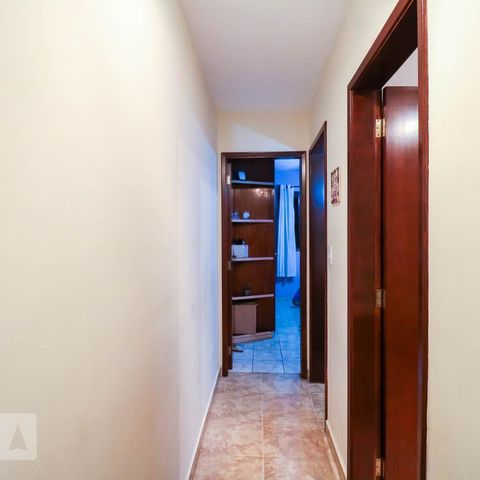 Casa para alugar com 250m², 3 quartos e 2 vagasCorredor