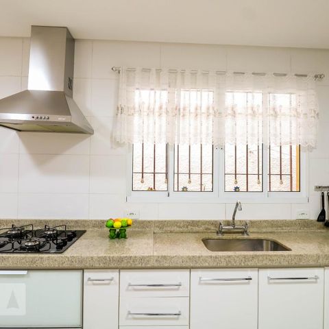 Casa para alugar com 250m², 3 quartos e 2 vagasCozinha